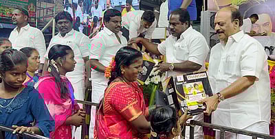 படப்பையில் அரசின் சாதனை விளக்க பொதுக்கூட்டம்