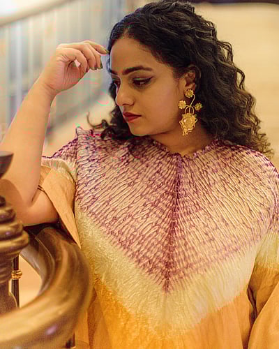 நீ பார்த்த விழிகள்... நித்யா மேனன்!