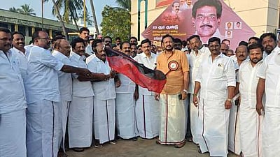 பேராவூரணியில் மாட்டு வண்டி, 
குதிரை வண்டி எல்கை பந்தயம்