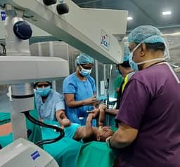 மன்னாா்குடி அரசு மருத்துவமனையில் கேன்சா் அறுவை சிகிச்சை: மருத்துவா்கள் சாதனை
