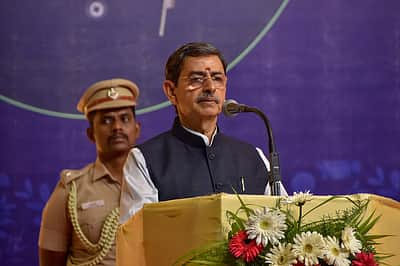 எரிபொருள் சேமித்து பொதுப் போக்குவரத்தைப் பயன்படுத்தவும்: ஆளுநர் ரவி வேண்டுகோள்!