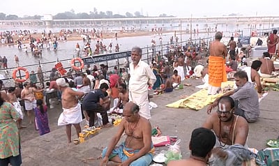 தை அமாவாசை: அம்மா மண்டபத்தில் தர்ப்பணம் கொடுக்க குவிந்த மக்கள்!