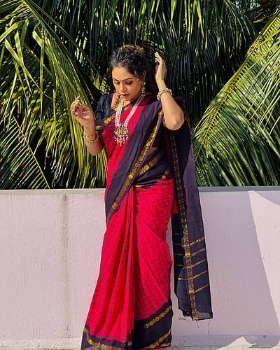 சுங்குடியில்... திவ்யா கிருஷ்ணன் 