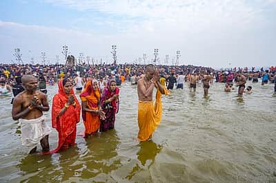 மகா கும்பமேளா: மௌனி அமாவாசை நாளில் 5.7 கோடி பேர் புனித நீராடல்! 