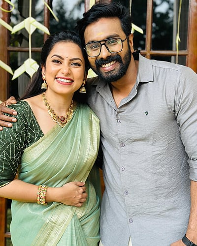 அய்யனார் துணை... மதுமிதா!