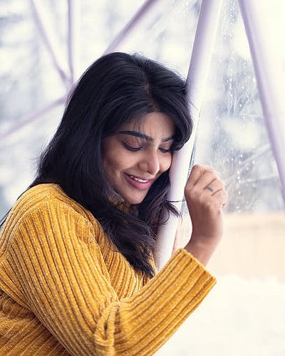 காதல் யுனிவர்ஸ்... பவித்ரா லட்சுமி!