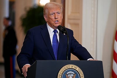 விமானப் பாதையில் ஹெலிகாப்டர் நீண்ட நேரம் சென்றது ஏன்? டிரம்ப் கேள்வி