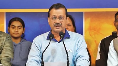 வீட்டுப் பணியாளர்களுக்கு 7 வாக்குறுதிகள்.. ஆம் ஆத்மி வெளியீடு!