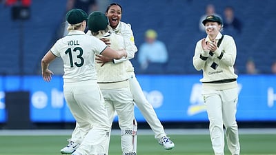 இங்கிலாந்துக்கு எதிரான டெஸ்ட்: ஆஸ்திரேலியா நிதான ஆட்டம்!