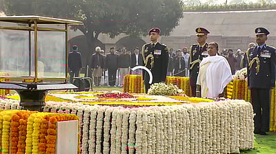 காந்தி நினைவு நாள்: குடியரசுத்தலைவர், பிரதமர் உள்ளிட்டோர் மரியாதை!