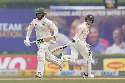 காலே டெஸ்ட்: 400 ரன்களில் முறிந்த பார்ட்னர்ஷிப், ஸ்டீவ் ஸ்மித் ஆட்டமிழப்பு! 