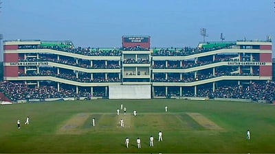 விராட் கோலியைக் காணக் குவிந்த ரசிகர்கள்! நிரம்பி வழிந்த அருண் ஜேட்லி திடல்!