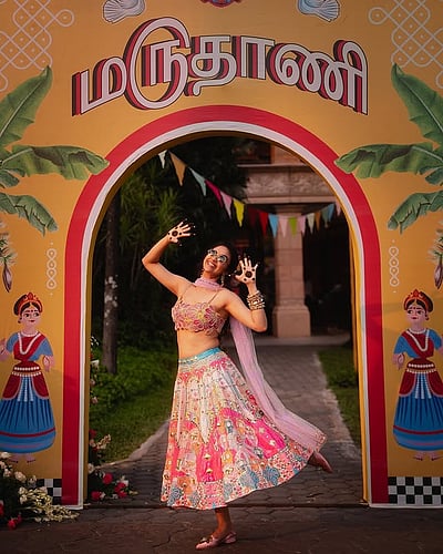 மருதாணி விழியில்... கீர்த்தி சுரேஷ்!