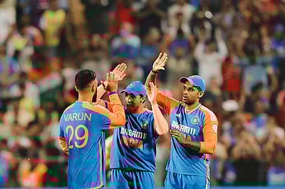 பரபரப்பான ஆட்டத்தில் இங்கிலாந்தை வீழ்த்தி தொடரை வென்றது இந்திய அணி! 