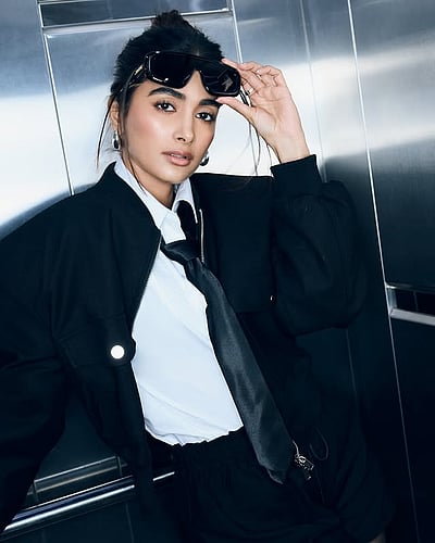 மீண்டும் கருப்பு... பூஜா ஹெக்டே!