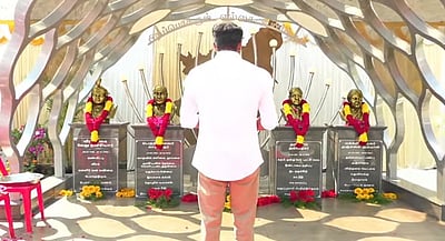 தவெக ஆண்டு விழா: கொள்கைத் தலைவர்களின் சிலைகளைத்   திறந்த விஜய்!