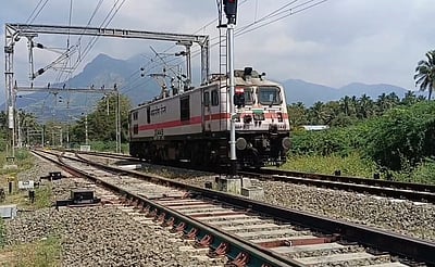 கடவுப்பாதைகளில் இன்டா்லாக்டு சாதனம் அமைக்க ரூ.230 கோடி நிதி அளிப்பு