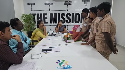 பள்ளி மாணவா்களின் புத்தாக்க கண்டுபிடிப்புகளை முன்மாதிரியாக உருவாக்கும் முகாம்