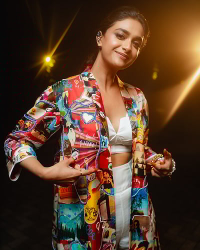 ஓ சென்யோரீட்டா.. கீர்த்தி சுரேஷ்!