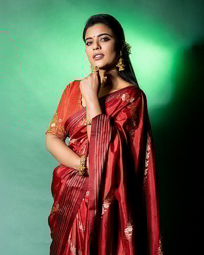 பூஞ்சோலை கிளி... ஐஸ்வர்யா ராஜேஷ்!