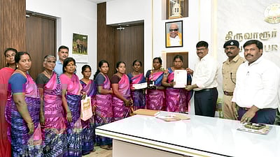 மணிமேகலை விருது: சுயஉதவிக் குழுவினருக்கு பாராட்டு