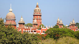 சீமைக்கருவேலம், அந்நிய மரங்களை அகற்றும் விவகாரம்: வனத் துறைச் செயலா் ஆஜராக உத்தரவு!