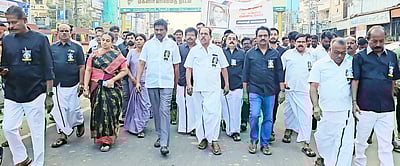 முன்னாள் முதல்வா் அண்ணா நினைவு நாள், அமைதிப் பேரணி