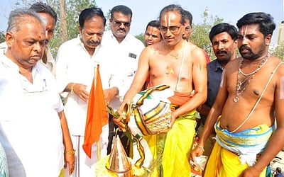 வேலப்பாடி வரதராஜப் பெருமாள் கோயில் மகா கும்பாபிஷேகம்