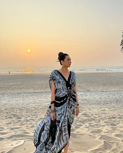 மாலை மங்கும் நேரம்... கரீஸ்மா கபூர்!