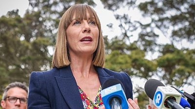 தனிப்பட்ட பயணத்திற்கு அரசு வாகனத்தை பயன்படுத்திய அமைச்சர் ராஜிநாமா! 