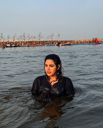 புனித நீராடல்... சம்யுக்தா மேனன்!