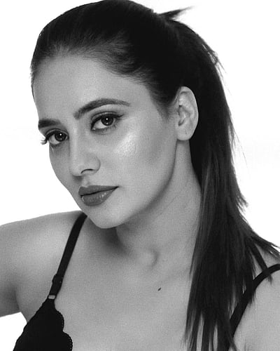 மாலை மங்கும் நேரம்.. பிரியங்கா ரேவ்ரி!