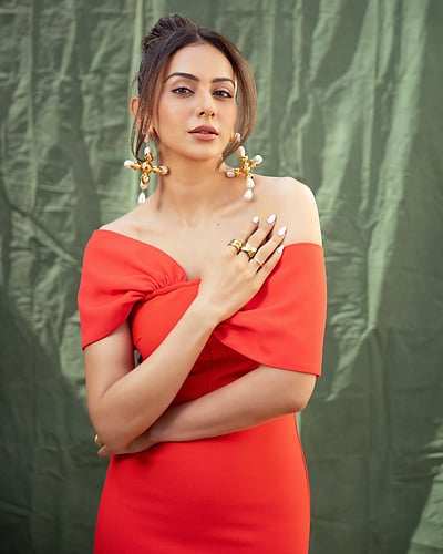 பொன் நிலாவே... ரகுல் ப்ரீத் சிங்!