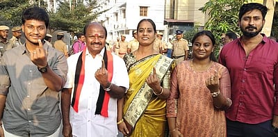 அண்ணா அறிவாலயத்தில் திமுகவினர் கொண்டாட்டம்!