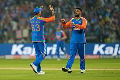 டி20 தரவரிசையில் அசத்தும் தமிழன்..! நூலிழையில் முதலிடத்தை இழந்த வருண் சக்கரவர்த்தி! 