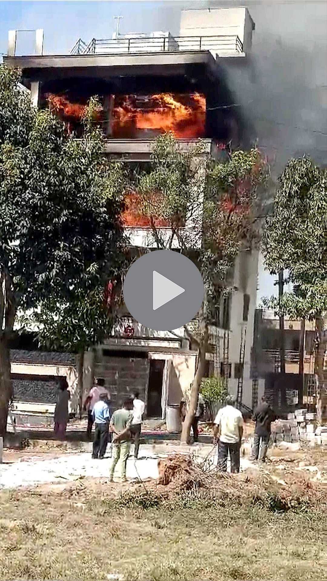 வீட்டில் ஏற்பட்ட தீ விபத்தில் ஒருவர் பலி, ஒருவர் மீட்பு! | Fire