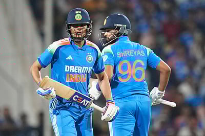 முதல் ஒருநாள்: மூவர் அரைசதம்; இந்தியா வெற்றி!