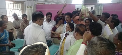 காலை உணவில் பல்லி: 14 மாணவ,மாணவிகளுக்கு சிகிச்சை