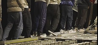 கை,கால்களில் விலங்கு: ஒரு கண்டனம்; கொஞ்சம் எதிர்ப்புகூட இல்லையா? - டி.ஆர்.பி. ராஜா