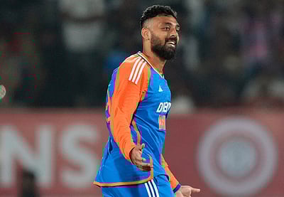 ஐசிசியின் ஜனவரி மாத சிறந்த வீரர் விருதுக்கான போட்டியில் வருண் சக்கரவர்த்தி!