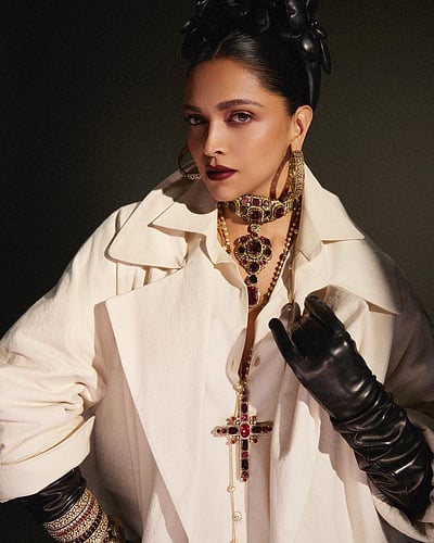 கண்ணும் கண்ணும்... தீபிகா படுகோன்!