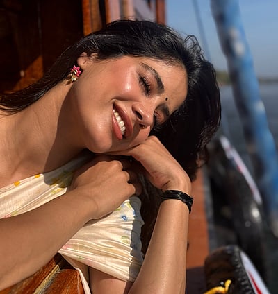 இயற்கையுடன்... ஜான்வி கபூர்!