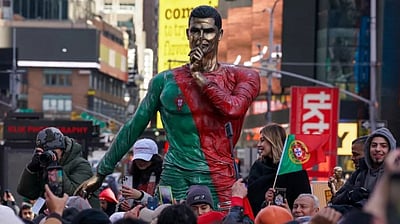 நியூயார்க்கில் ரொனால்டோவின் 12 அடி உயர வெண்கல சிலை! 