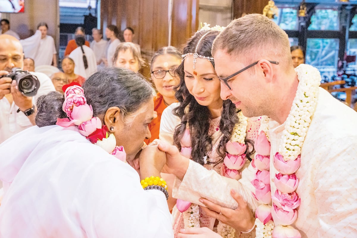 காதல் மலர்ந்தது..! 