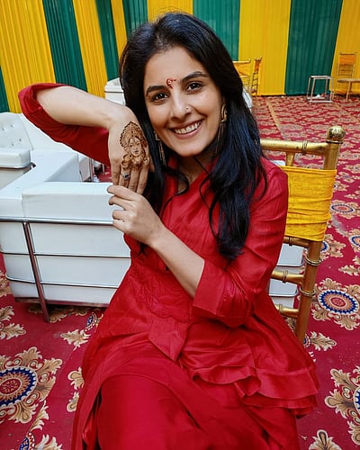 கண்டுகொண்டேன்.. கண்டுகொண்டேன்... இஷா தல்வார்!