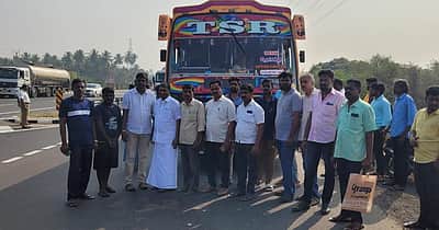 பெருமாநல்லூர் வந்து செல்லாத தனியார் பேருந்துகள் சிறைப்பிடிப்பு!
