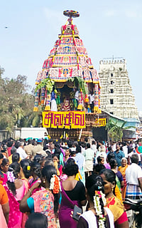 பெருநகா் பிரம்மபுரீஸ்வரா் கோயில் தேரோட்டம்