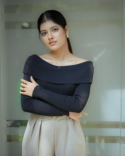 ஒரு பூங்காவனம்... மோனிஷா பிளெஸ்ஸி!