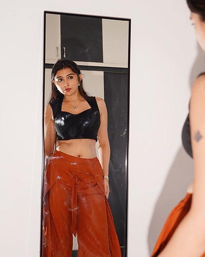 பறவைகள் பலவிதம்.. வேத்விகா சோனி! 