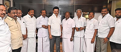 சட்டப்பேரவை உறுப்பினராக சந்திரகுமார் பதவியேற்பு